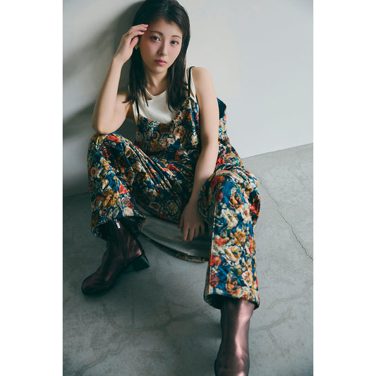 浜辺美波カレンダー 2025.04-2026.03(オフィシャルサイト限定表紙版)+ ポストカード2種セット